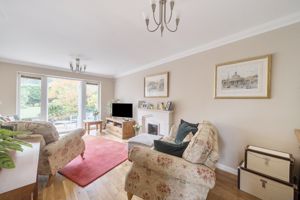 Lounge to Garden - click for photo gallery